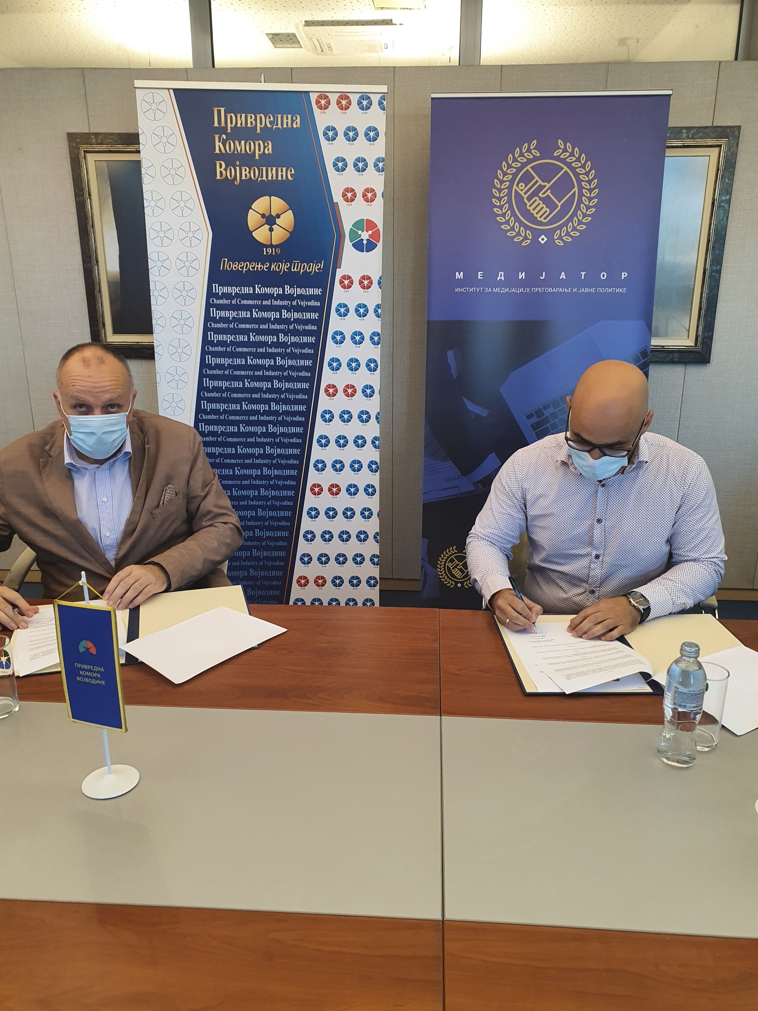 Потписивање споразума између Привредне коморе Војводине и Института за медијацију, преговарање и јавне политике