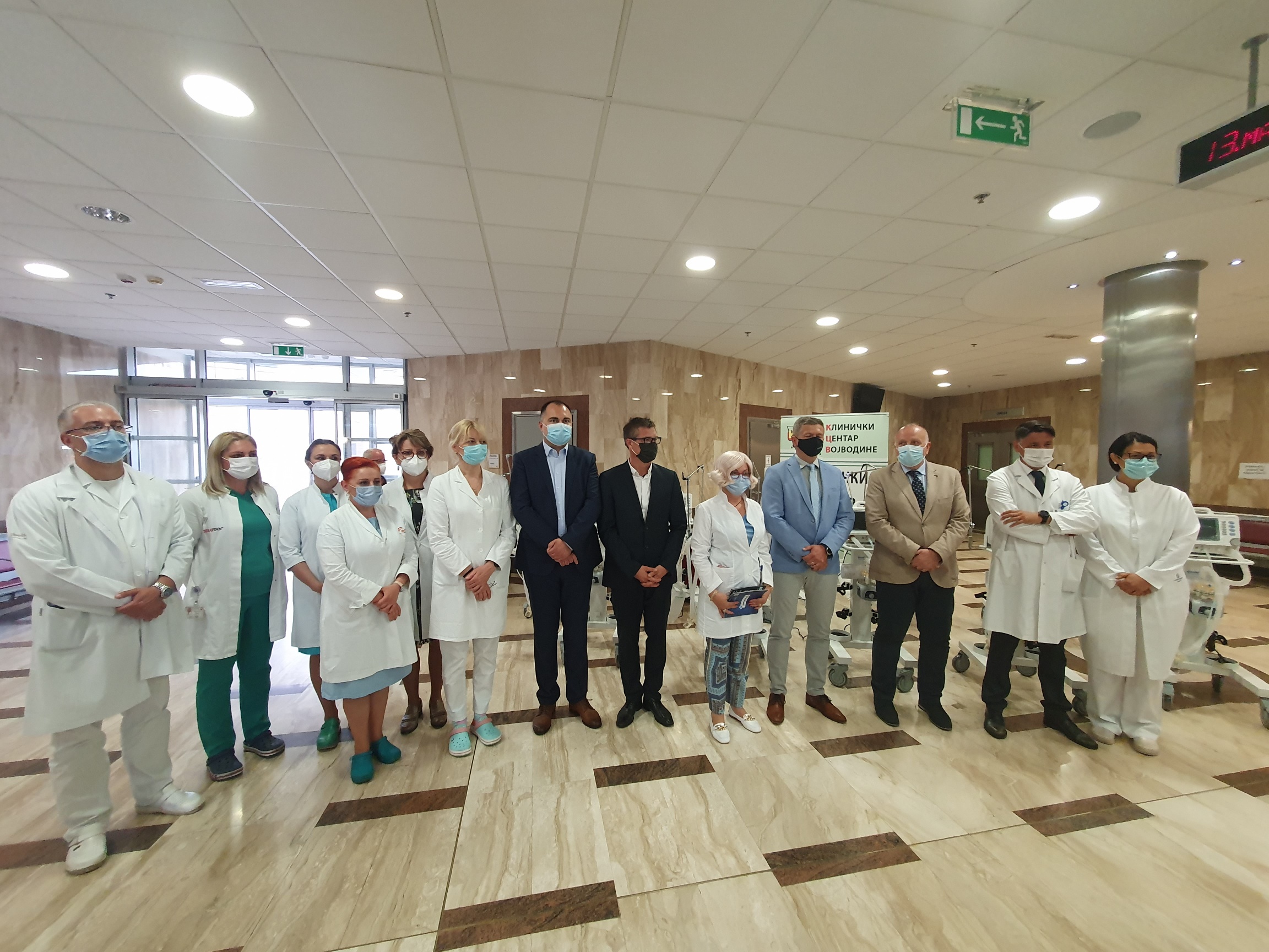 Уручење донације- респиратора Клиничком центру Војводине