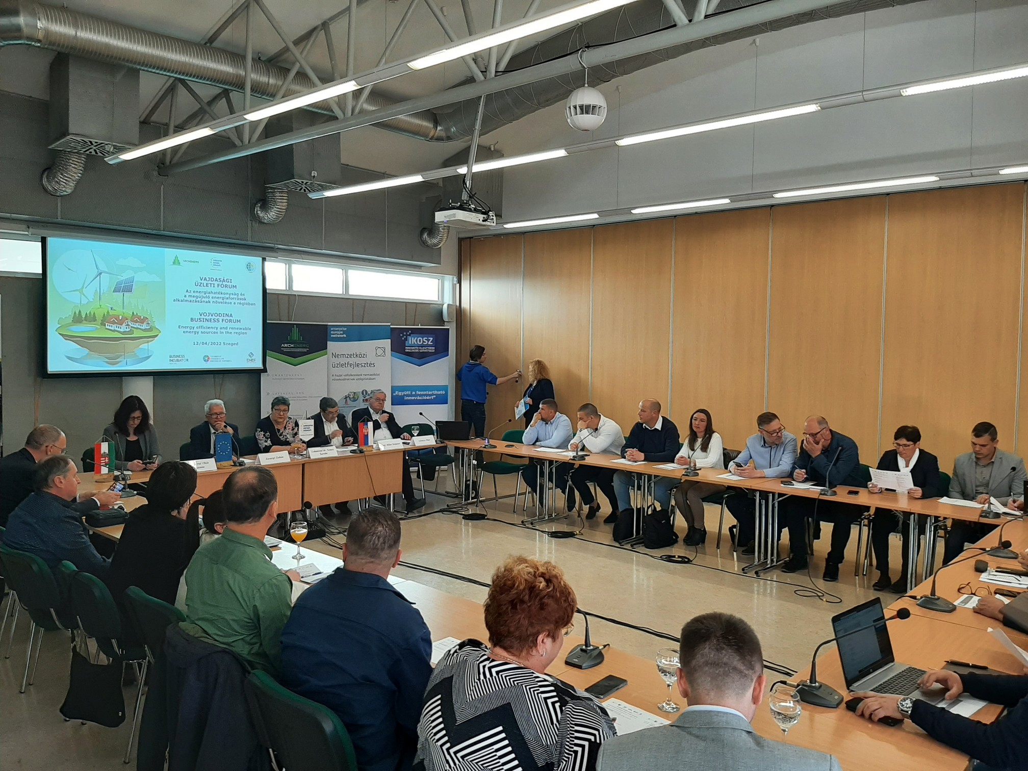 Представници Привредне коморе Војводине на пословном форуму „ Повећање енергетске ефикасности и примене обновљивих извора енергије у региону “ у Сегедину